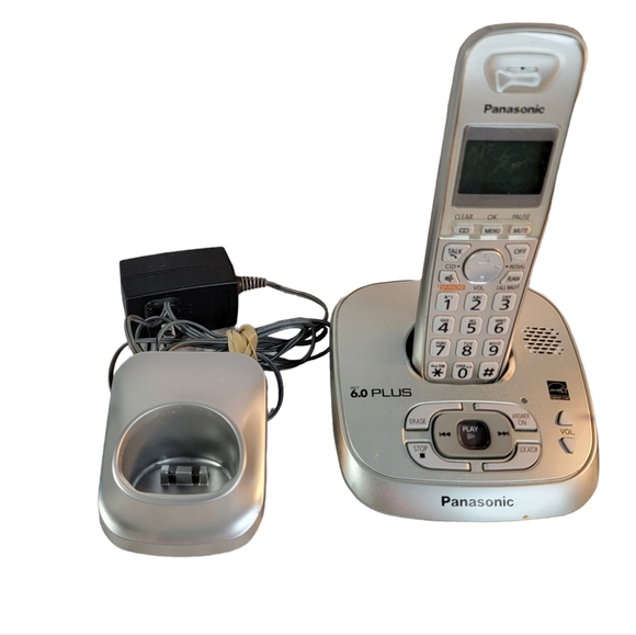 Panasonic 6.0 KX-TG4022 Expandable Digital Cordless Andwering System - Picture 3 of 14